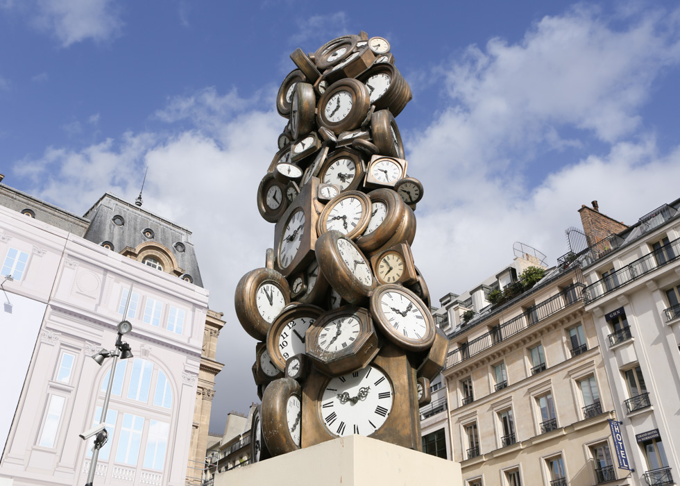 Saint Lazare statue heure pour tous Arman