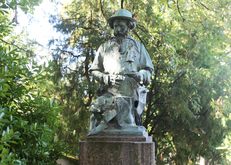 Must see grave Pere Lachaise Jean-Joseph Carriès