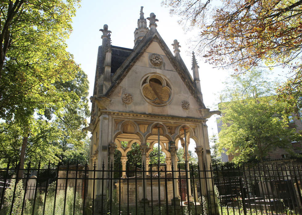 Héloïse and Abelard tomb