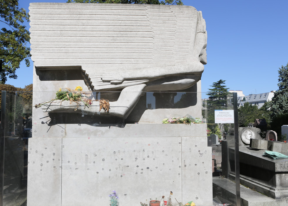 Oscar Wilde Pere Lachaise cemetery