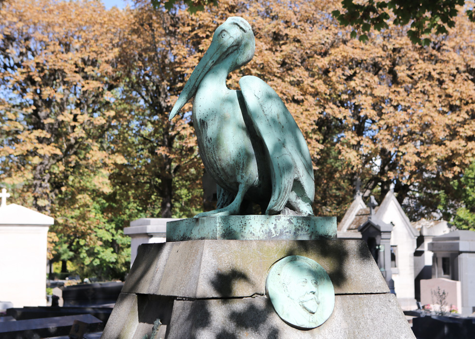 unique grave Pere Lachaise