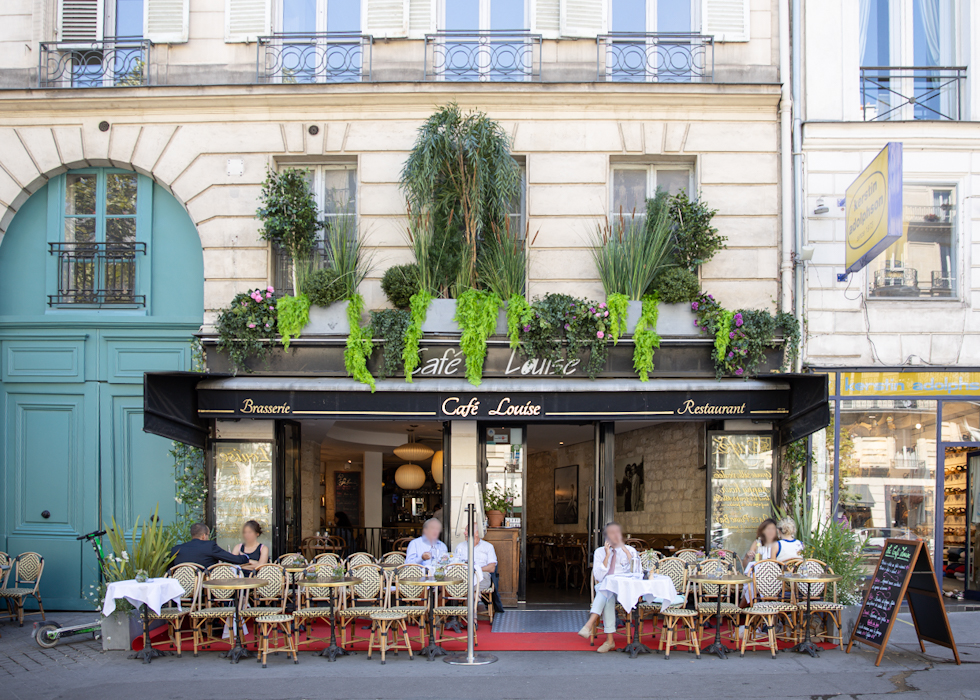 File:Café Louise, 155 Boulevard Saint-Germain, 75006 Paris 2014.jpg -  Wikimedia Commons