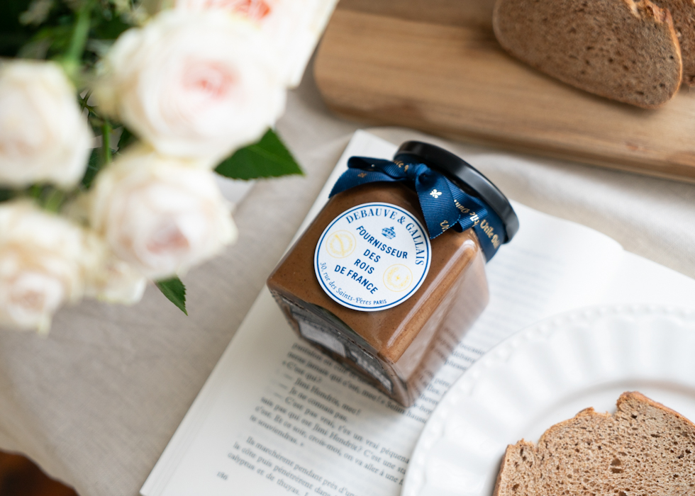 パリ土産　チョコレートThe most delicious hazelnut praline spread 