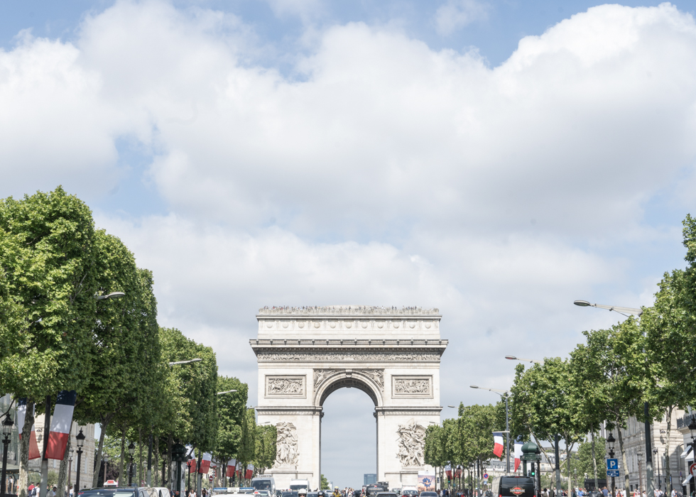 CHAMPS-ELYSÉES AVENUE  Paris France (Arc de Triomphe & Champs Elysees  Avenue) 